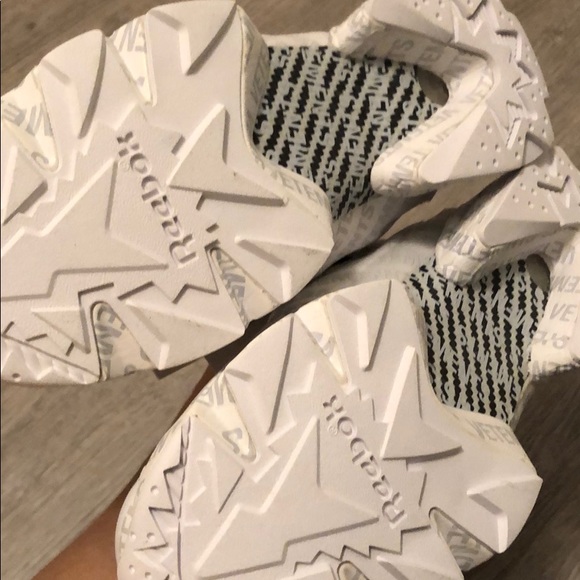 Reebok & Vetements sneakers - Picture 2 of 4